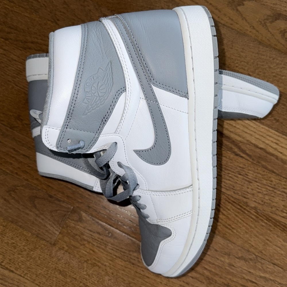Air Jordan 1 OG white grey